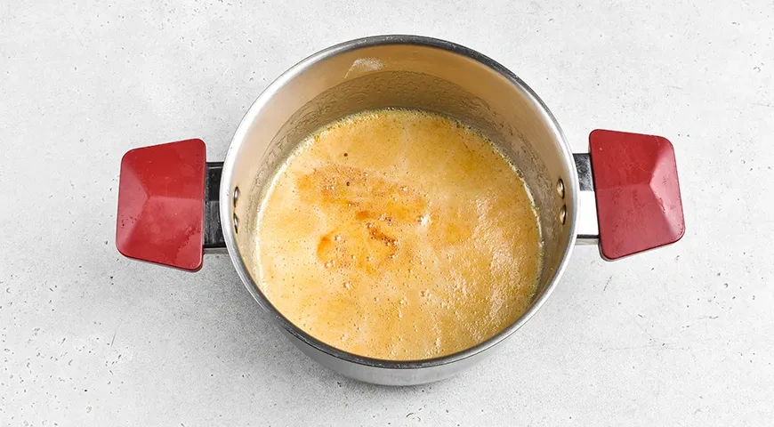 Трайфл Медовик в стакане: шаг 2