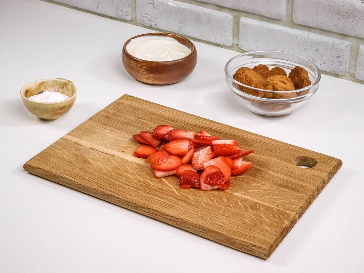 Шаг 2: Трайфл с клубникой