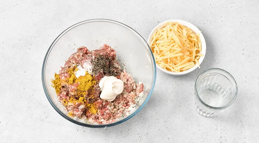 Треугольники из лаваша с фаршем и сыром: шаг 2