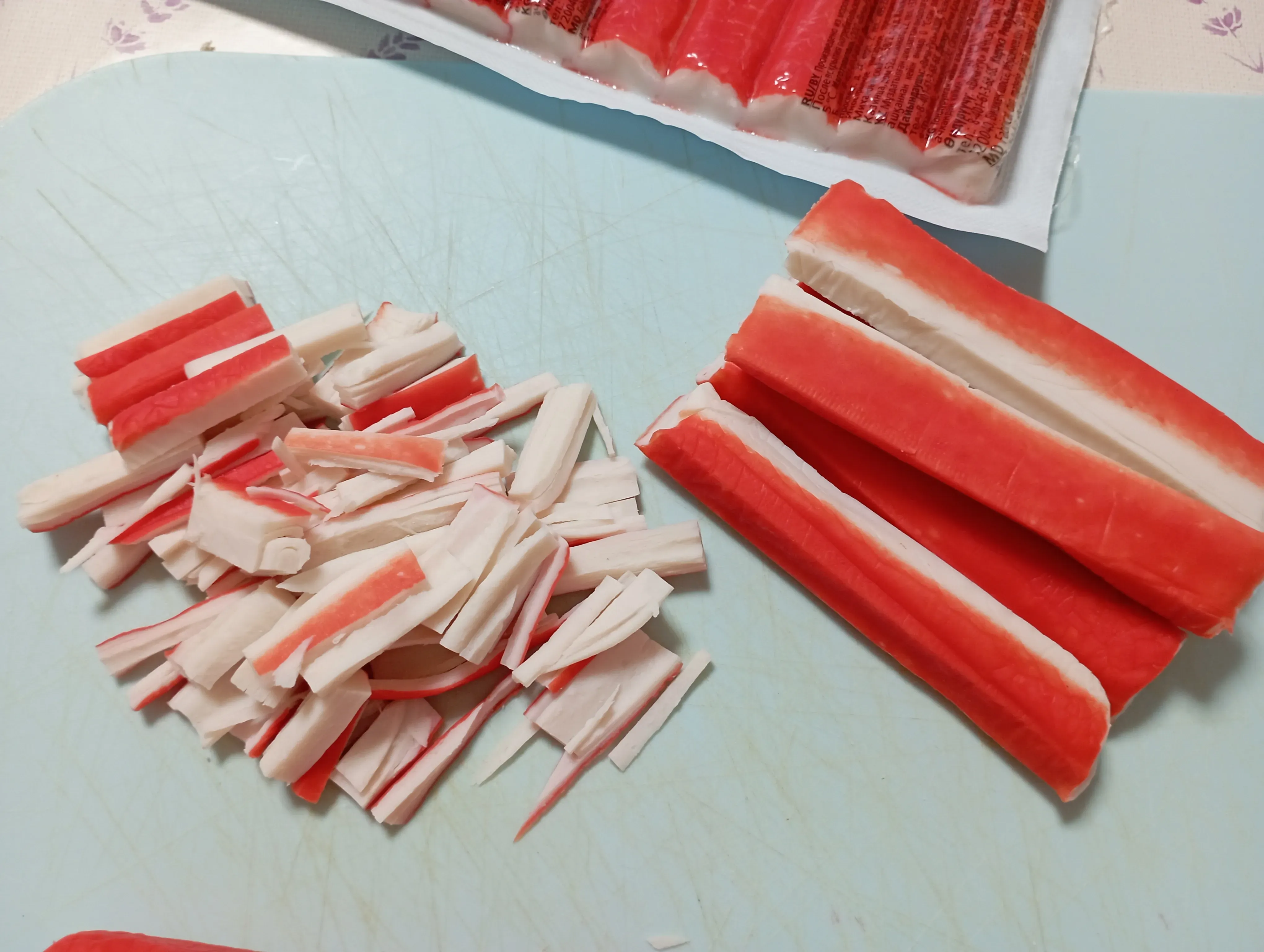 Турецкий салат с крабовыми палочками и ветчиной: шаг 2