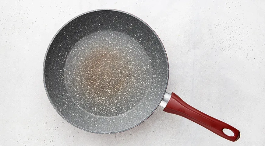 Тушеная картошка с тушенкой: шаг 2