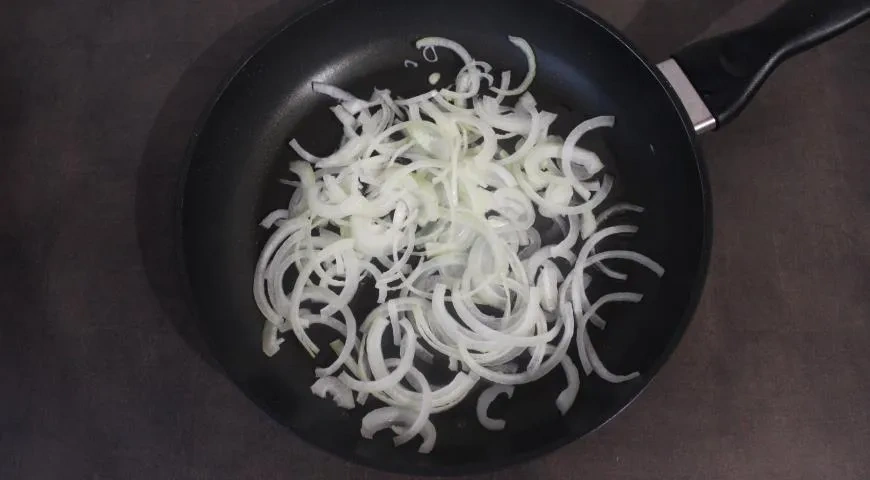 Тушеная печень с томатной пастой: шаг 2