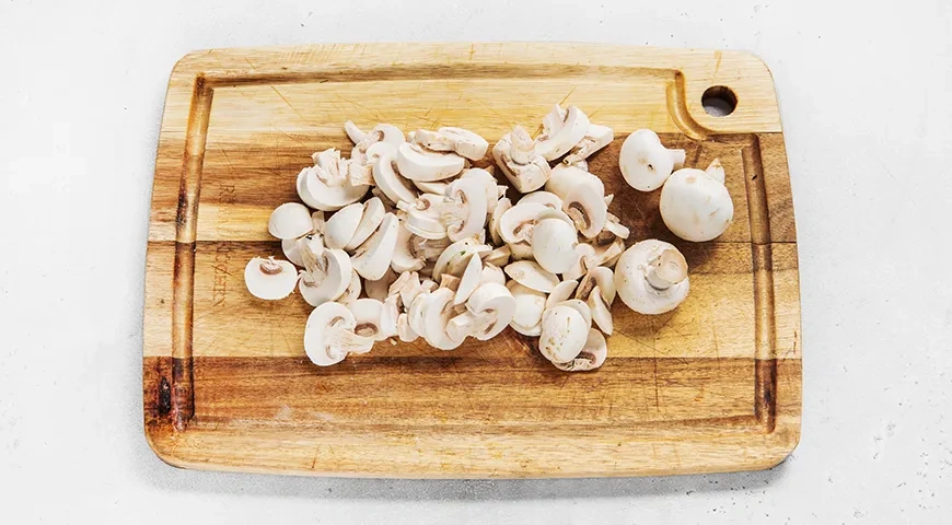 Тушенная капуста с шампиньонами: шаг 2