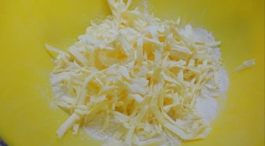 Творожно-ягодный пирог с меренгой: шаг 2