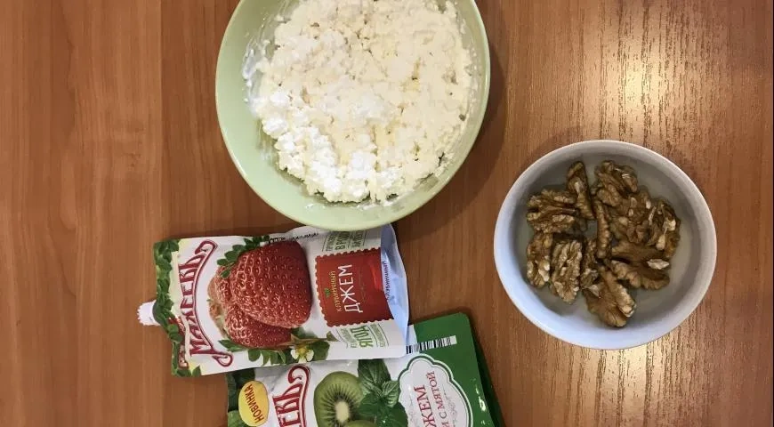 Творожный десерт с джемом Махеевъ к 8 марта: шаг 2