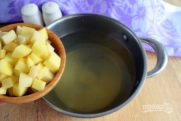 Шаг 2: Уха пофински со сливками с лососем