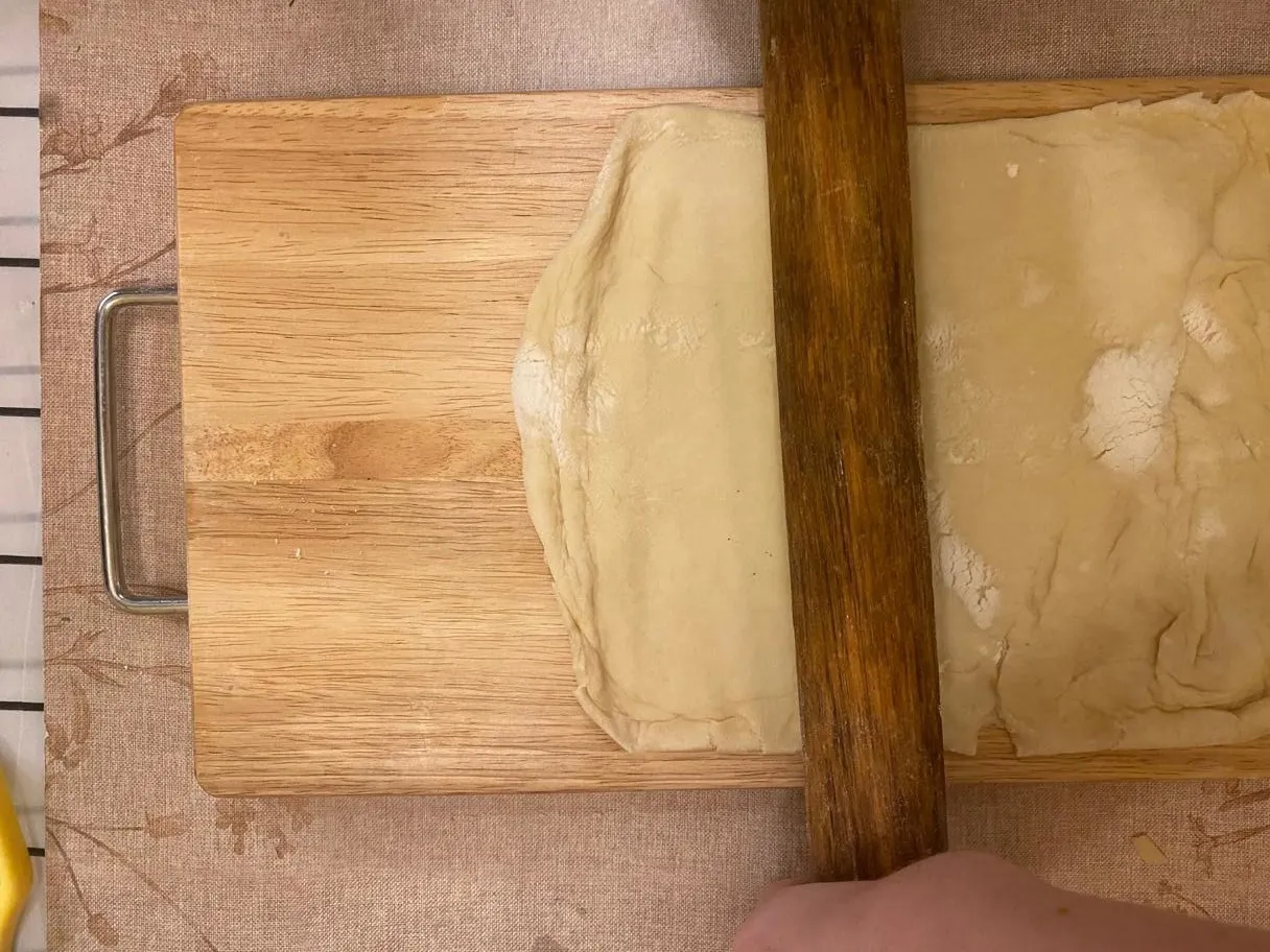 Шаг 2: Веночек абрикосовый из слоеного теста