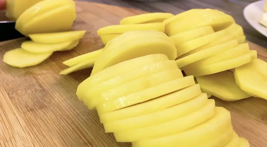 Вкусный минтай в духовке с картошкой: шаг 2