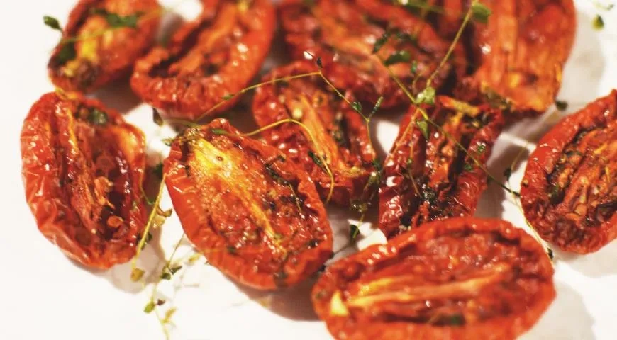 Вяленые томаты с травами: шаг 2