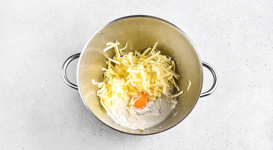 Яблочный пирог по-немецки с орехами: шаг 2