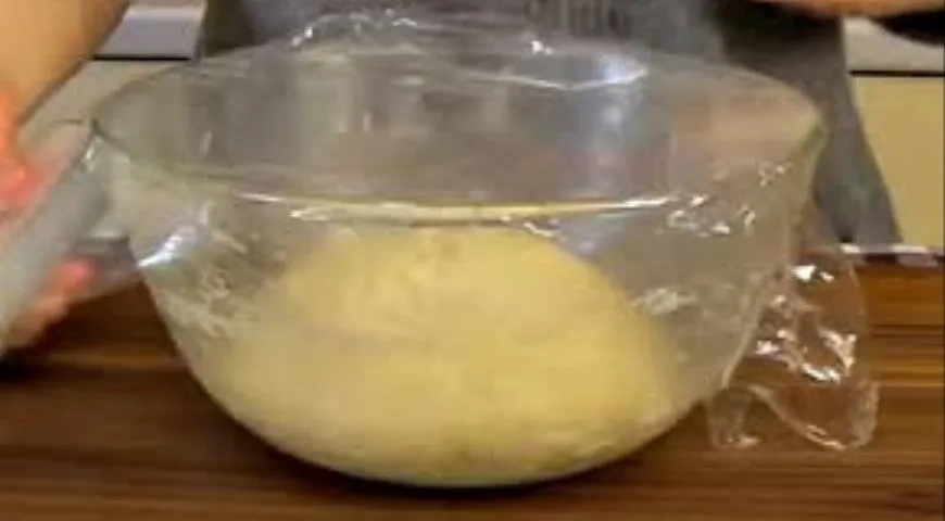 Яблочный пирог с малиной, кардамоном и миндалем: шаг 2