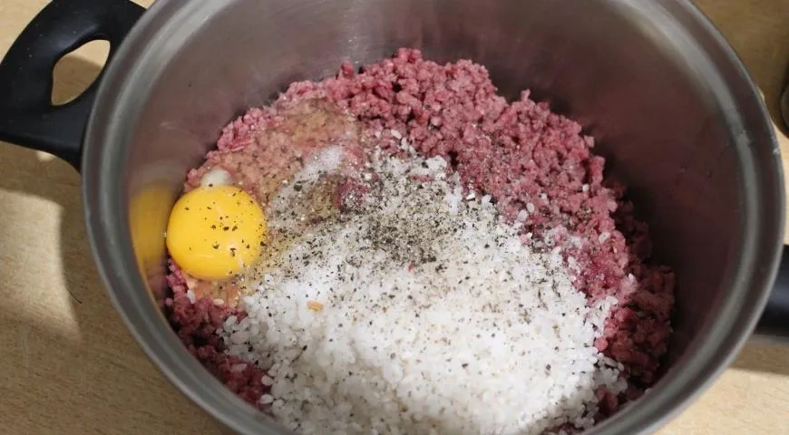 Тефтели с оливками с соусом авголемоно (Юварлакия): шаг 2