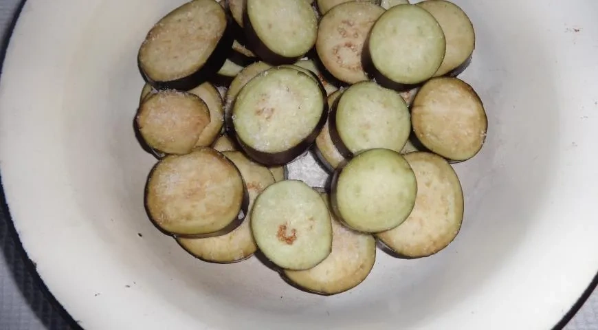 Закуска из баклажанов и моцареллы: шаг 2