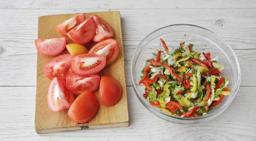 Закуска из помидоров и перца с чесноком на зиму: шаг 2