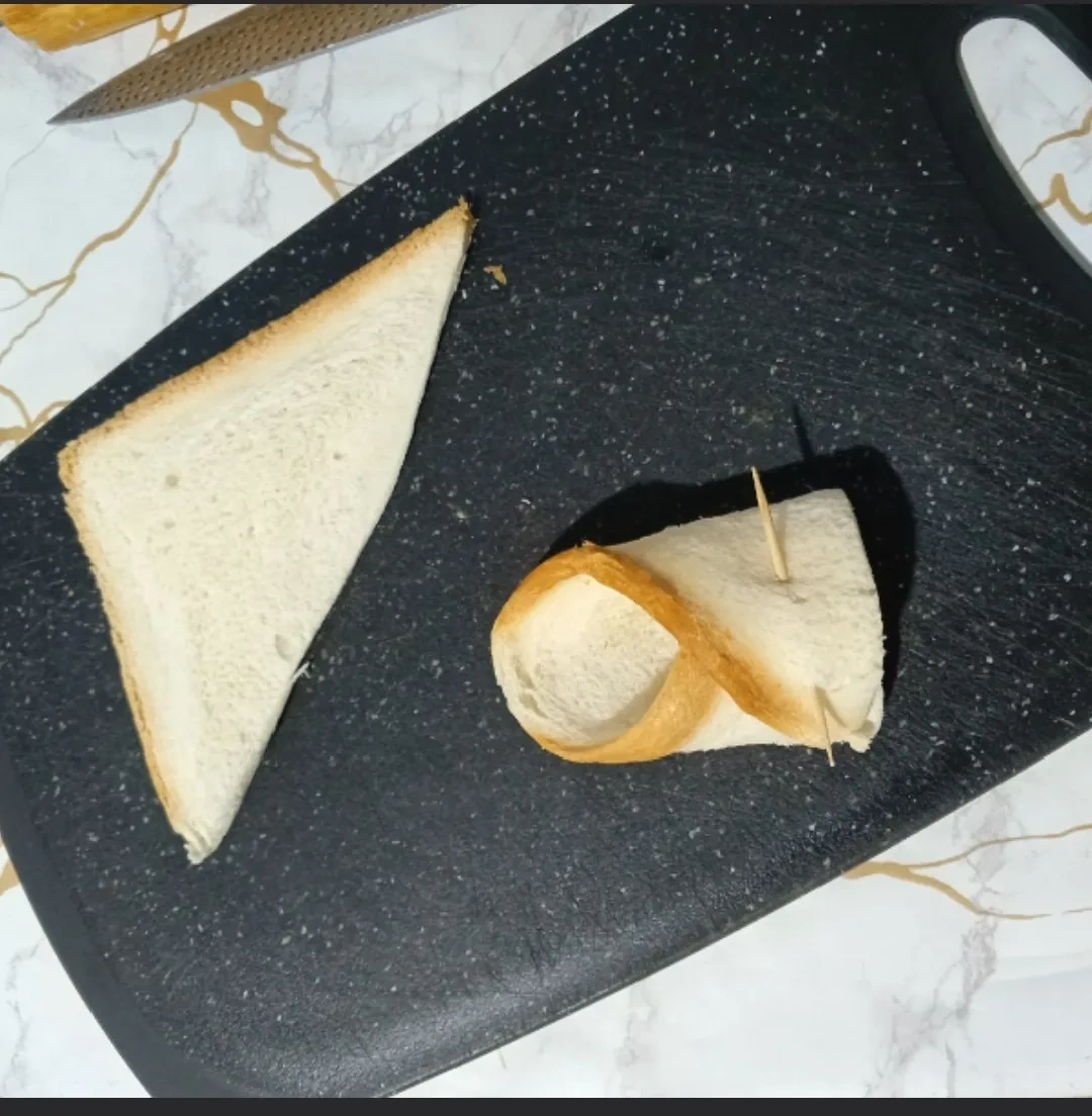 Закуска из тостового хлеба и шпрот: шаг 2