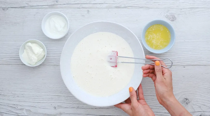 Заливной пирог со смородиной: шаг 2