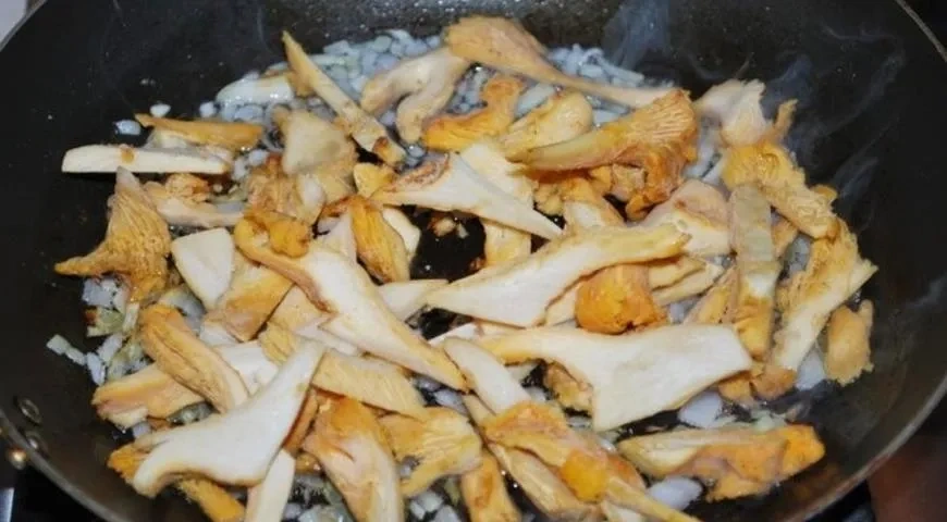 Запеченные цукини с лисичками и фетой: шаг 2