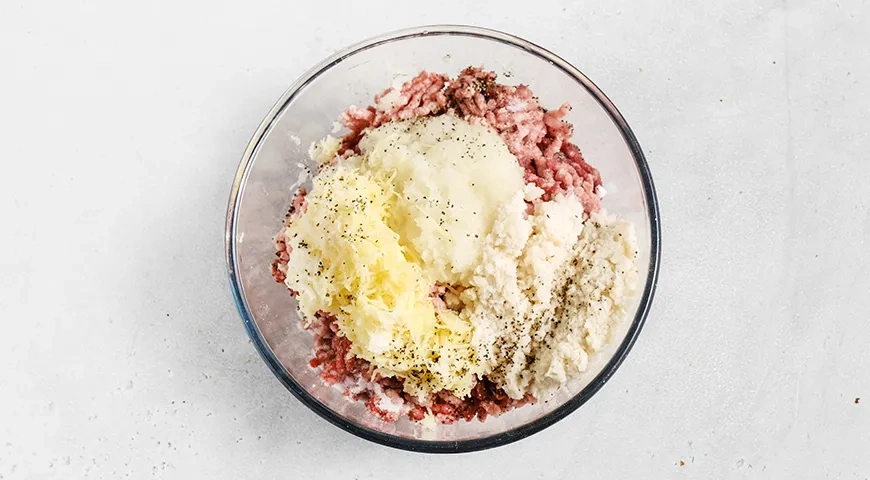 Запеченные котлеты в сметанном соусе: шаг 2