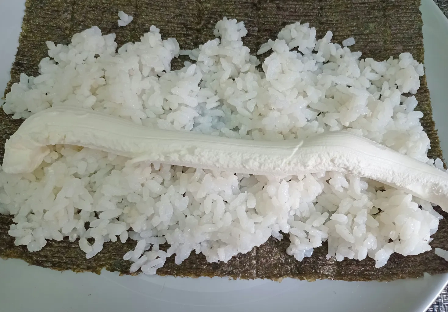 Запечённые роллы с кальмаром: шаг 2