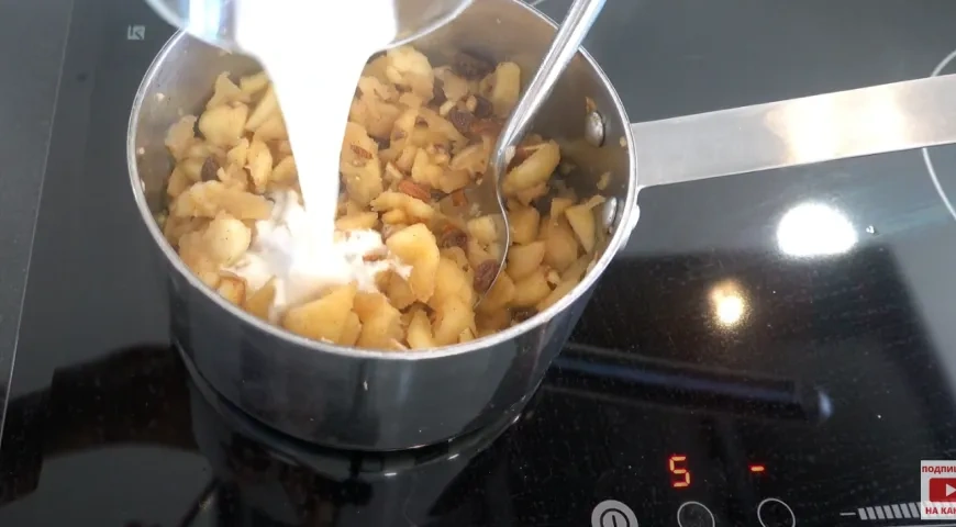 Запеченные яблоки с орехами и изюмом. // Печёные яблоки в духовке по-новому. Полезный десерт: шаг 2