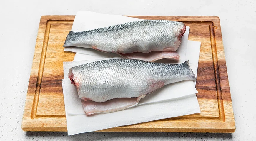 Запеченный жерех с картошкой и луком: шаг 2