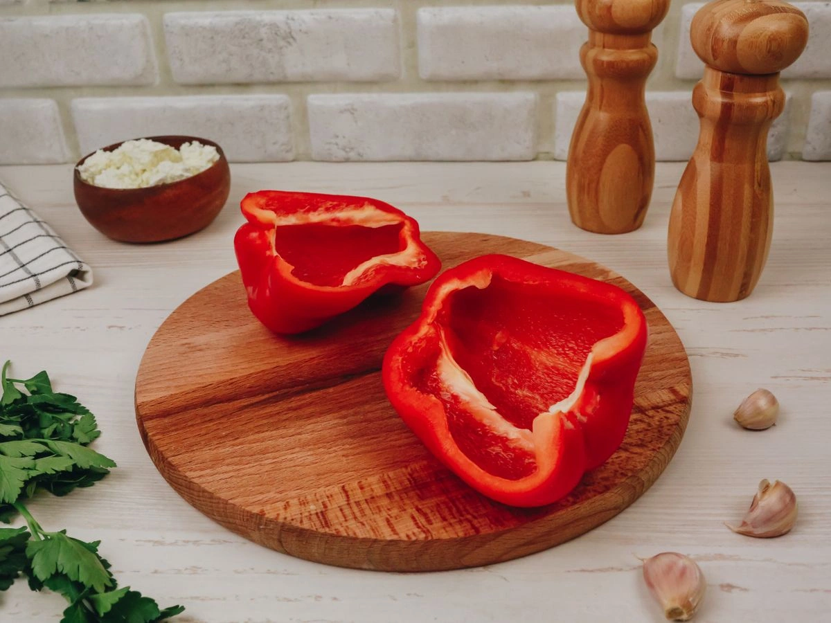Шаг 2: Запеченный перец с творогом и зеленью