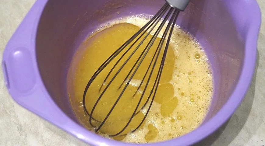 Заварные блины на молоке: шаг 2