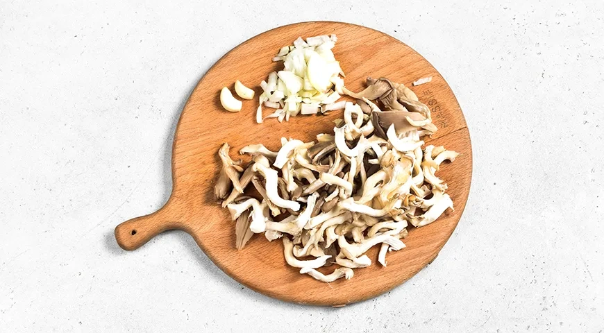 Жаренные вешенки на сковороде: шаг 2