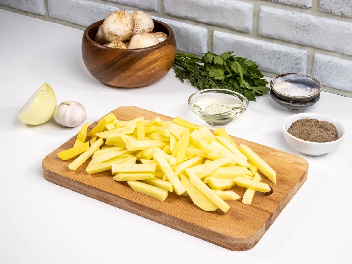 Шаг 2: Жареный картофель с грибами