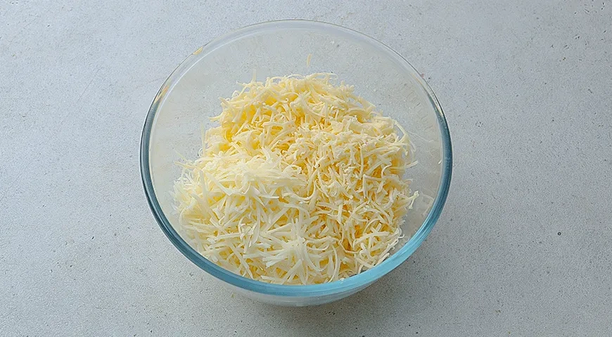 Жюльен с копченой рыбой и помидорами: шаг 2