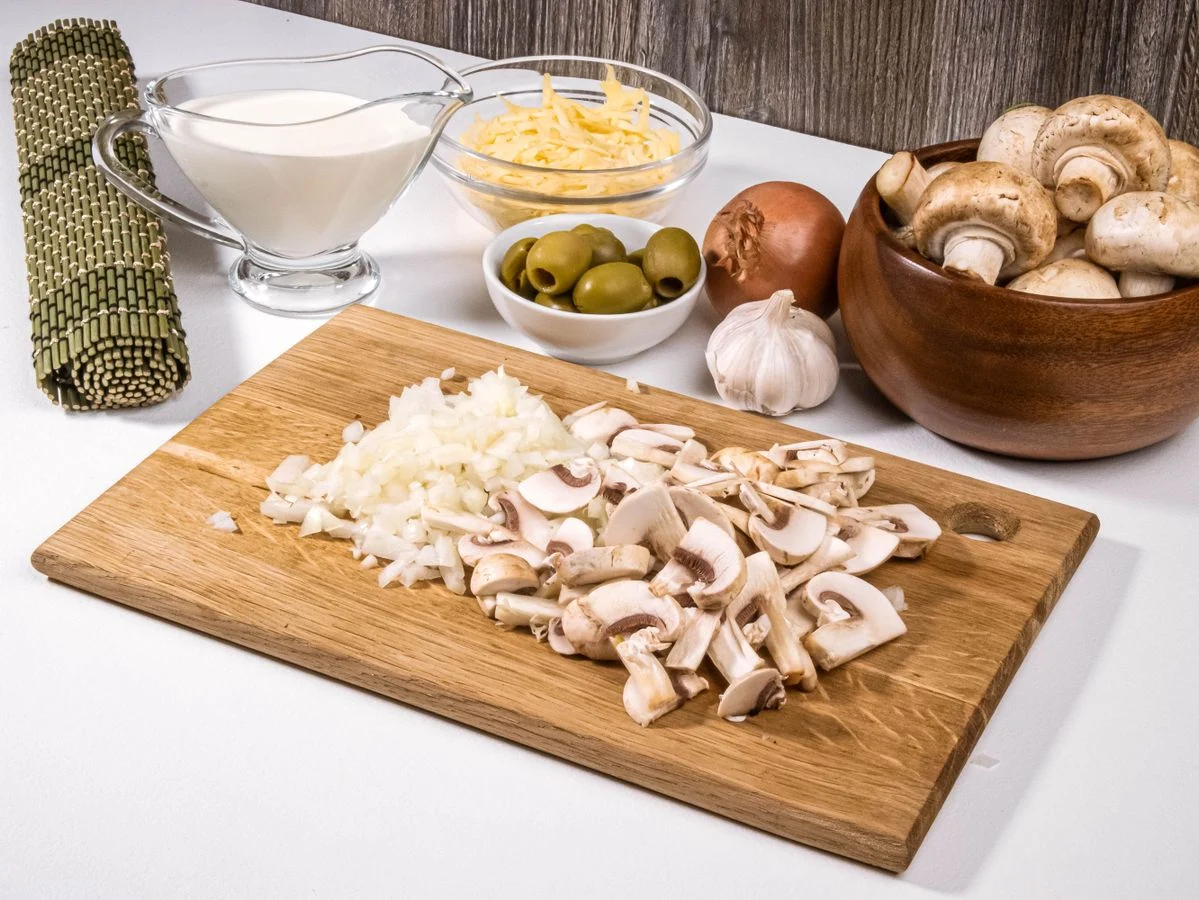 Шаг 2: Жюльен с оливками и стручковой фасолью