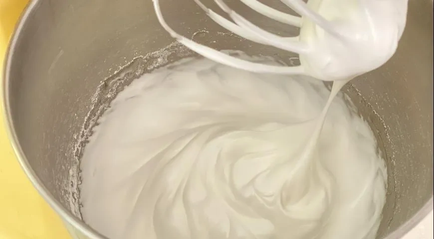 Ангельский десерт с инжиром: шаг 3