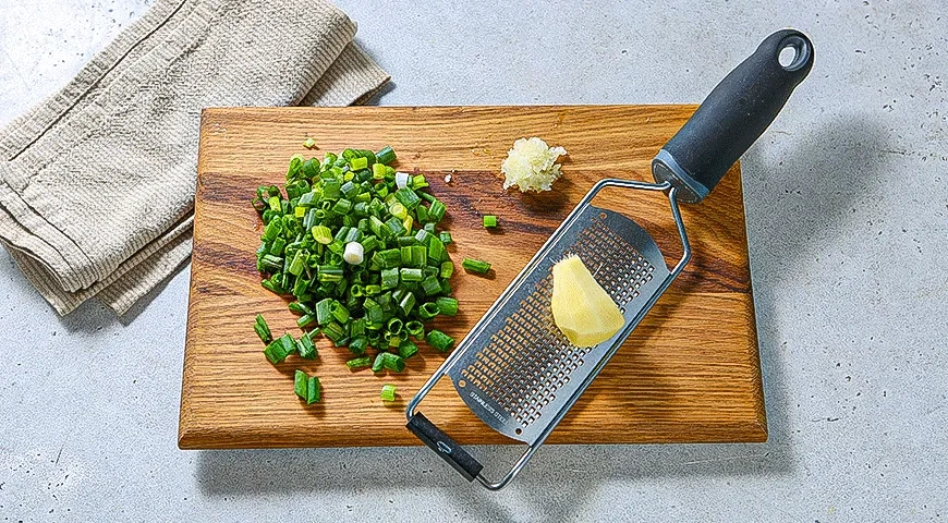 Азиатские голубцы с индейкой и креветками: шаг 3