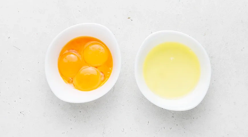 Безе с орехами и шоколадной крошкой: шаг 3