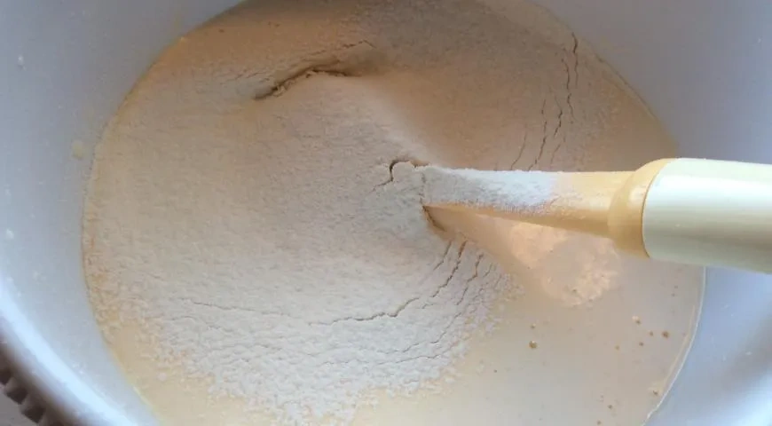 Бисквит с грушей: шаг 3