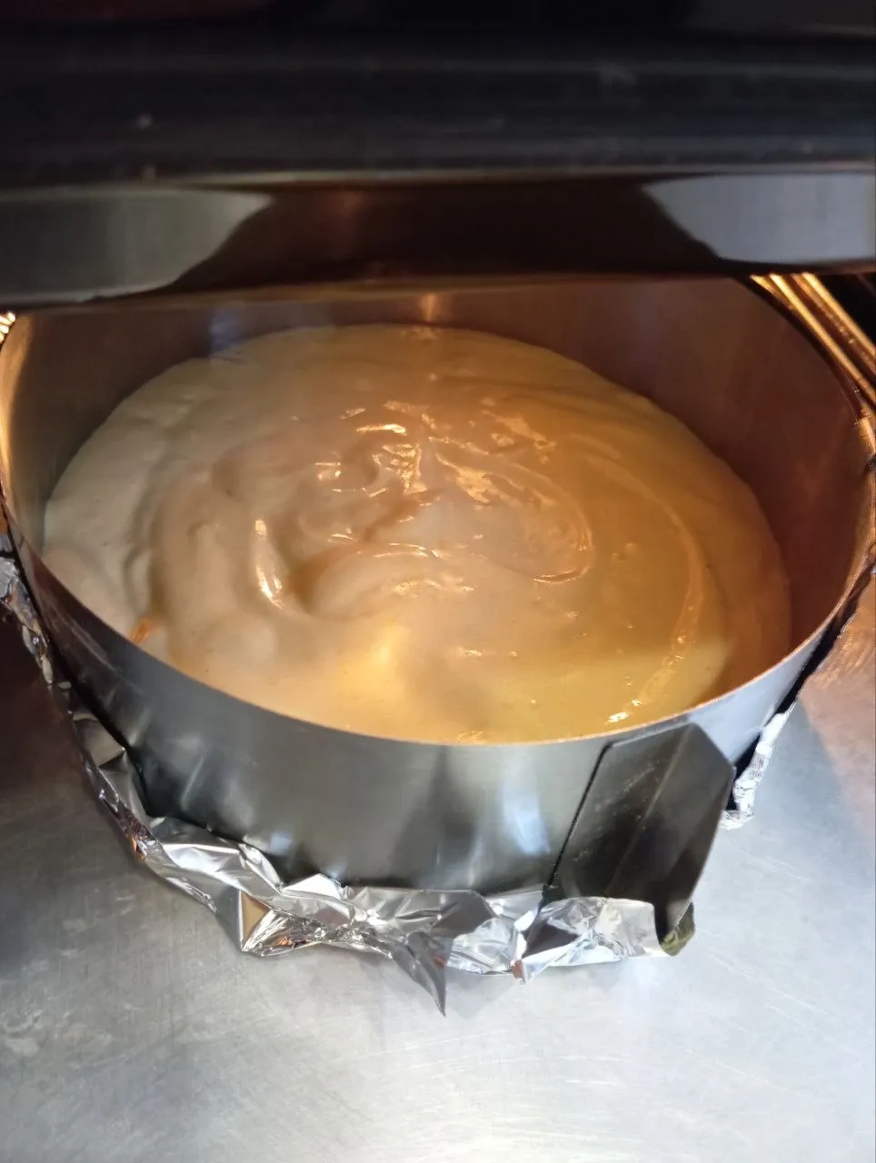 Бисквитный торт с вишнёвым конфи: шаг 3