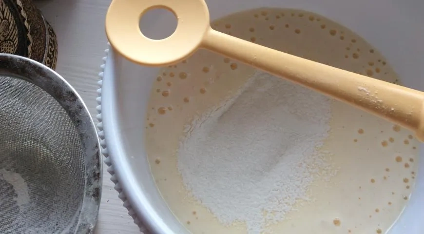 Вкусный бисквитный рулет в домашних условиях: шаг 3