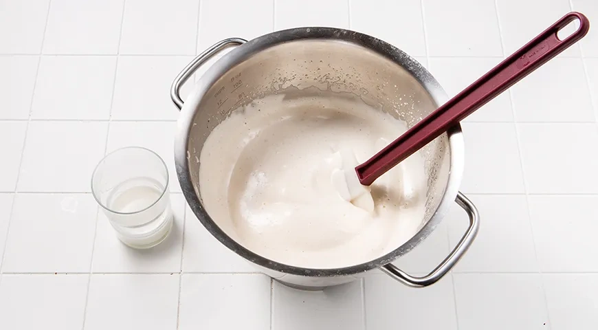 Бисквитный рулет с повидлом: шаг 3