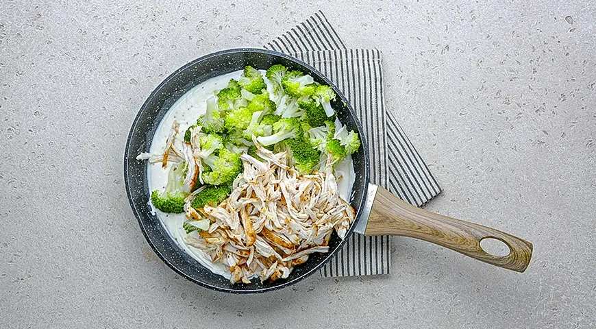 Блинная запеканка с курицей и брокколи: шаг 3