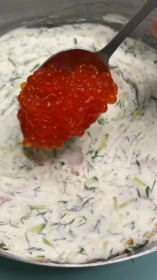 Блинный торт с красной рыбой: шаг 3