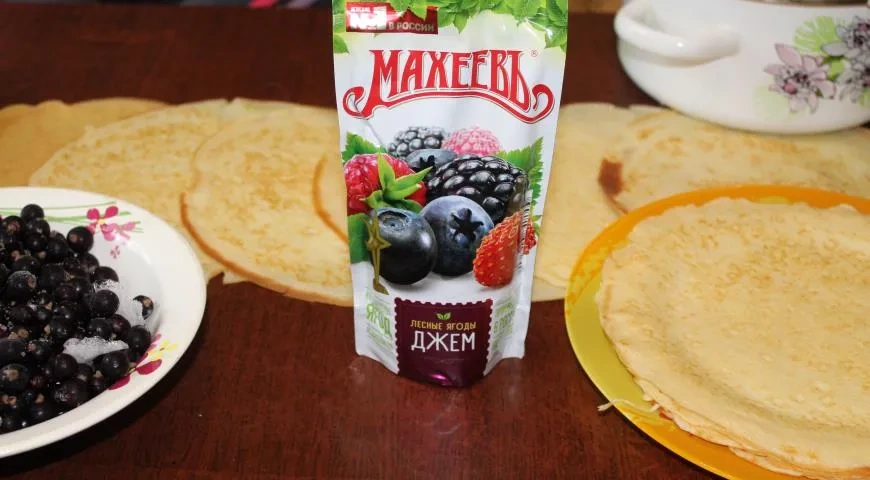 Блинный рулет с джемом Махеевъ к 8 марта: шаг 3