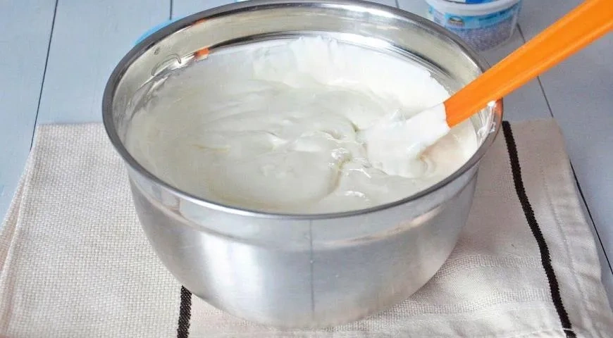 Шоколадный блинный торт со сливочным кремом: шаг 3