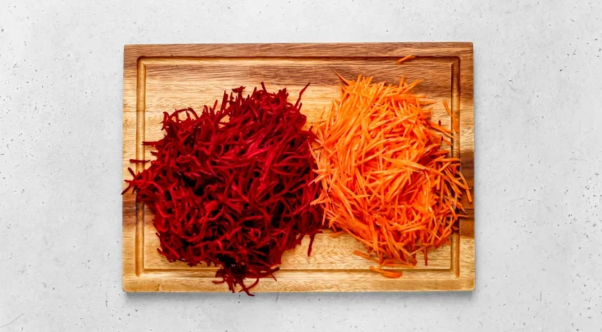 Борщ с тушенкой: шаг 3