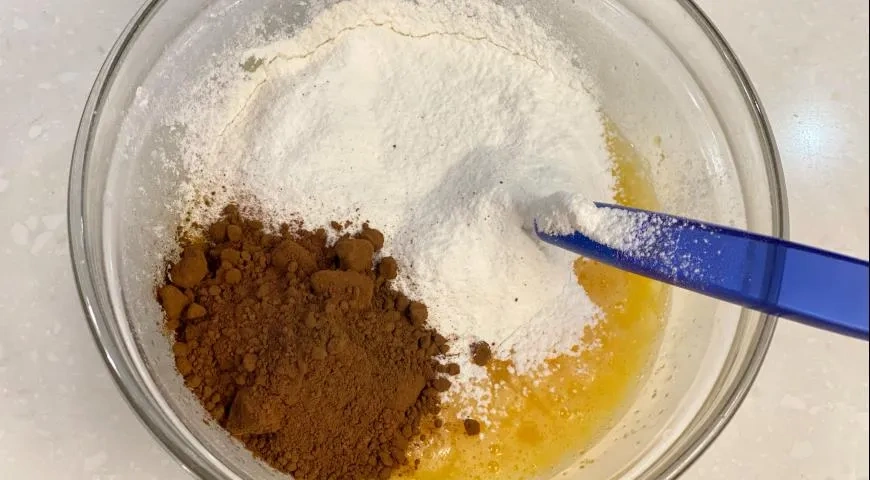 Брауни с малиной: шаг 3