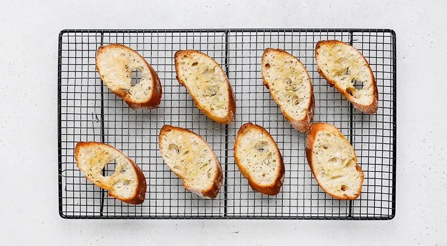 Брускетта Цезарь с курицей: шаг 3