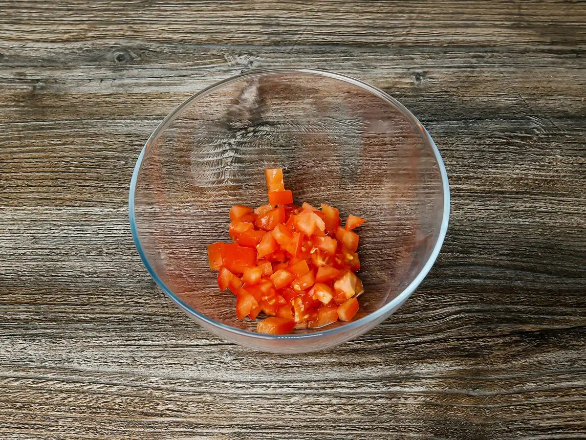 Шаг 3: Брускетта с моцареллой и томатами «Пинк Парадайз»