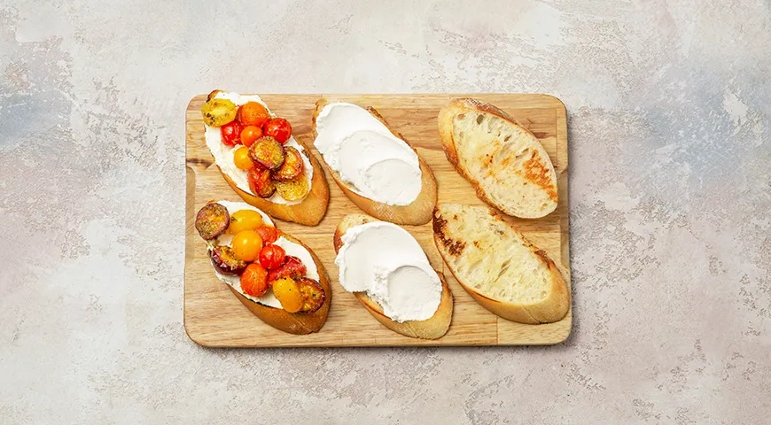 Брускетта с томлёными томатами и рикоттой: шаг 3