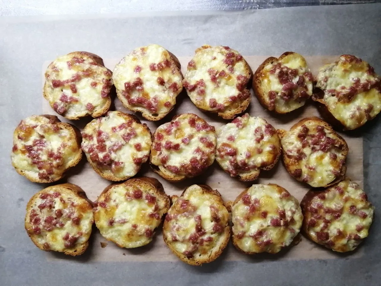 Быстрые праздничные бутерброды: шаг 3