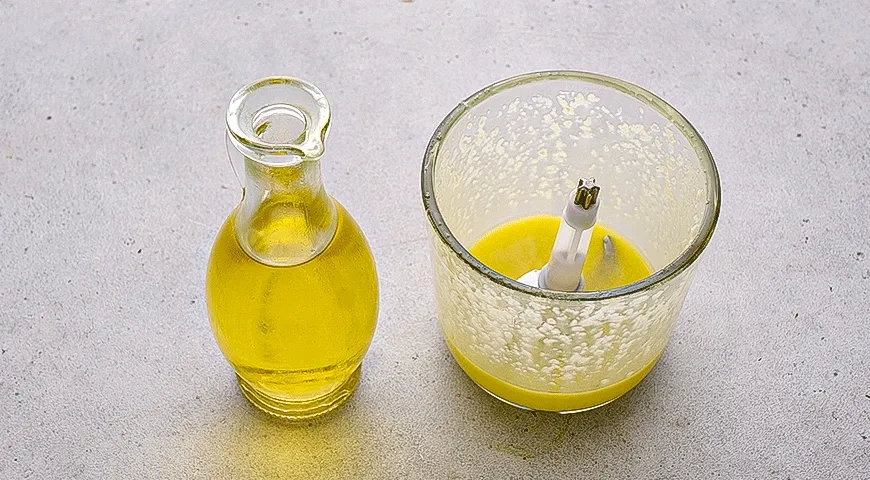 Чесночный соус на растительном масле: шаг 3