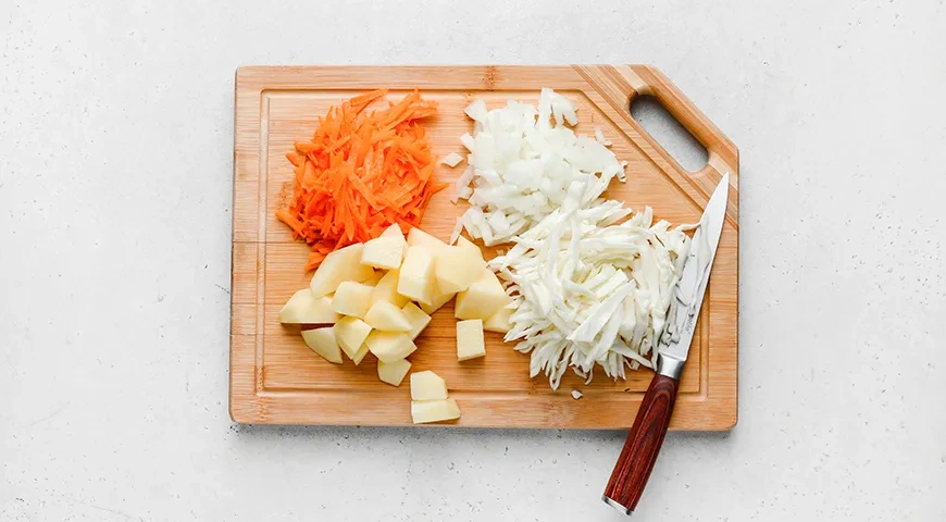 Домашние щи с капустой, мясом и молоком: шаг 3